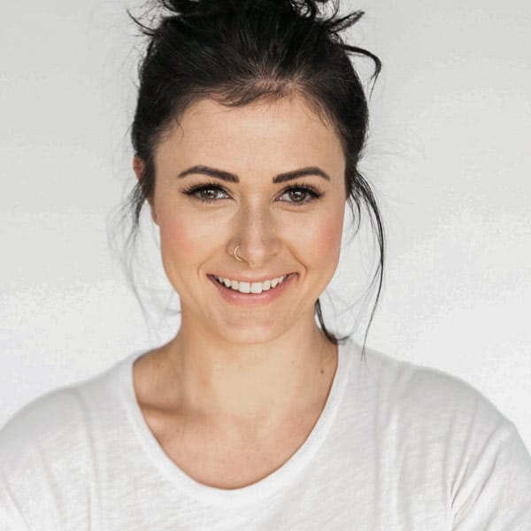 profile-photo-id-woman-plain-dark